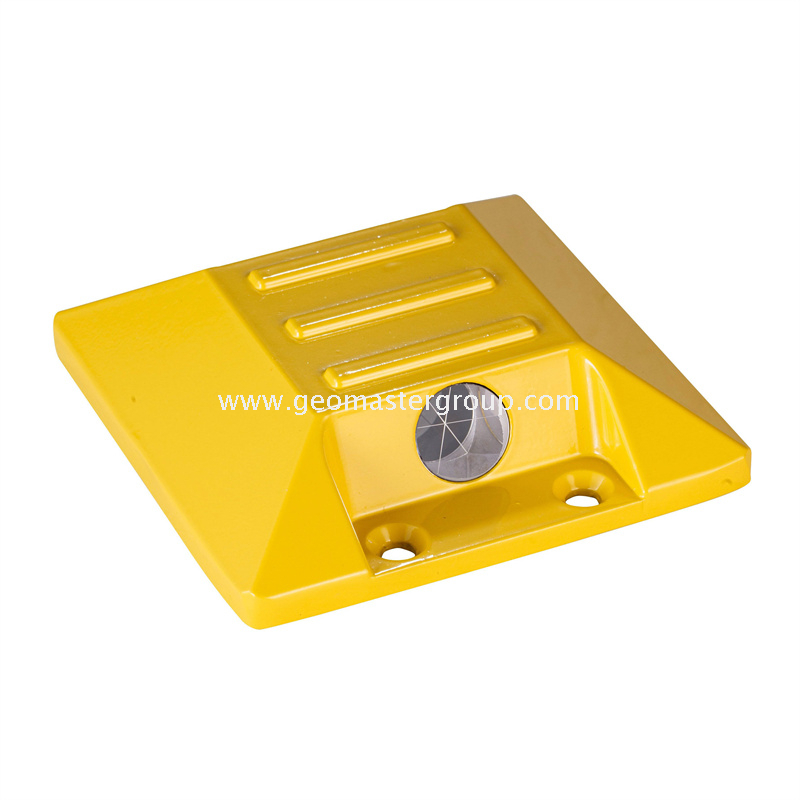 Дорожная призма (призма кошачьего глаза)